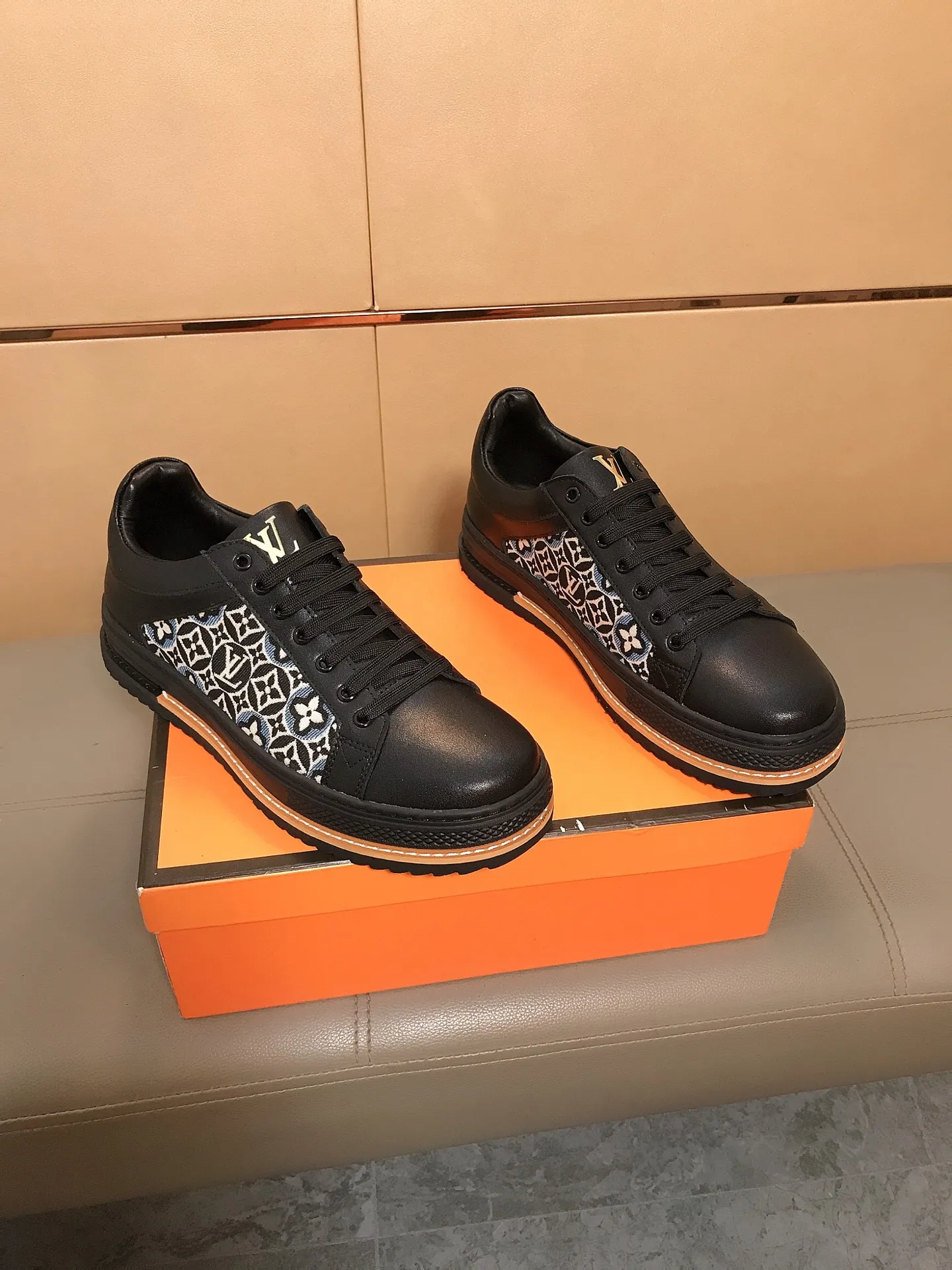 Ex-factory price 400 🆕🆕🔆🔆Hot-selling [Louis Vuitton] LV🔝new Korean style casual men's shoes, high-end brand, the upper is made of Italian cowhide stitching printed fabrics and sheepskin feet🔥, making walking more convenient and comfortable! Amazing work [color]! Create a fashionable personality to set off your uniqueness! A must-have for trendy men! Classic🔥Size: 38-44